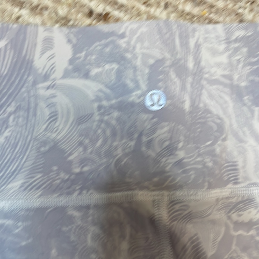 Size 10 - Lululemon Wunder Under Crop (Hi-Rise) *2 - Picture 3 of 7